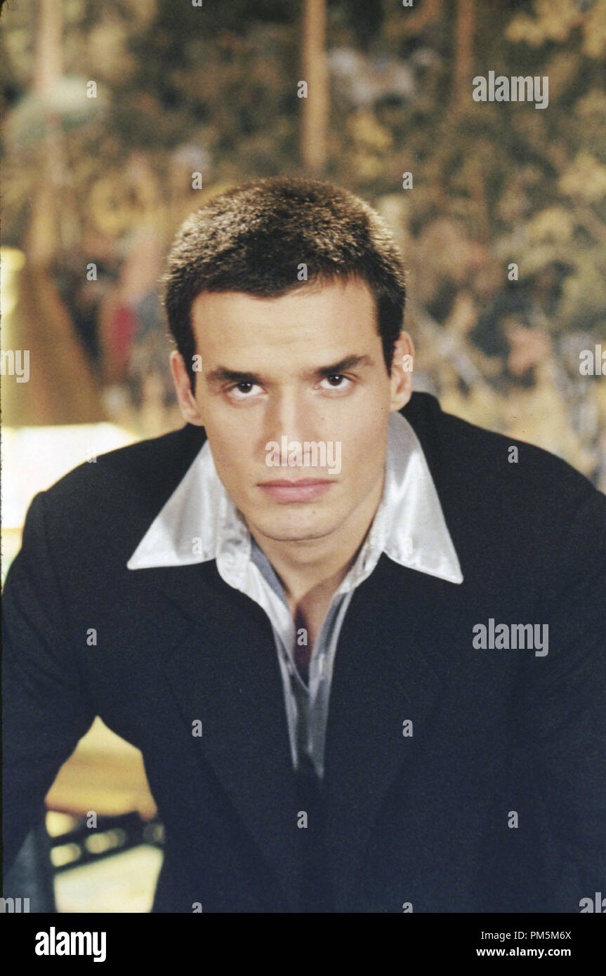 Photo du film / photos promotionnelles de 'Charmed' Antonio Sabato Jr. vers 2000 Référence #  30846690THA pour un usage éditorial uniquement - Tous droits réservés Banque D'Images