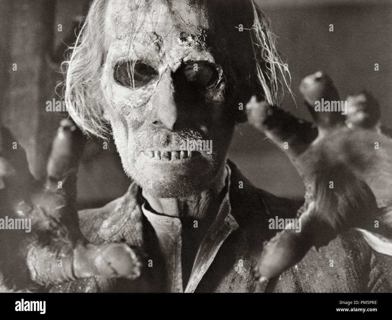 Peter Cushing 'Tales from the Crypt' de référence de dossier 30928 1972 880THA Banque D'Images
