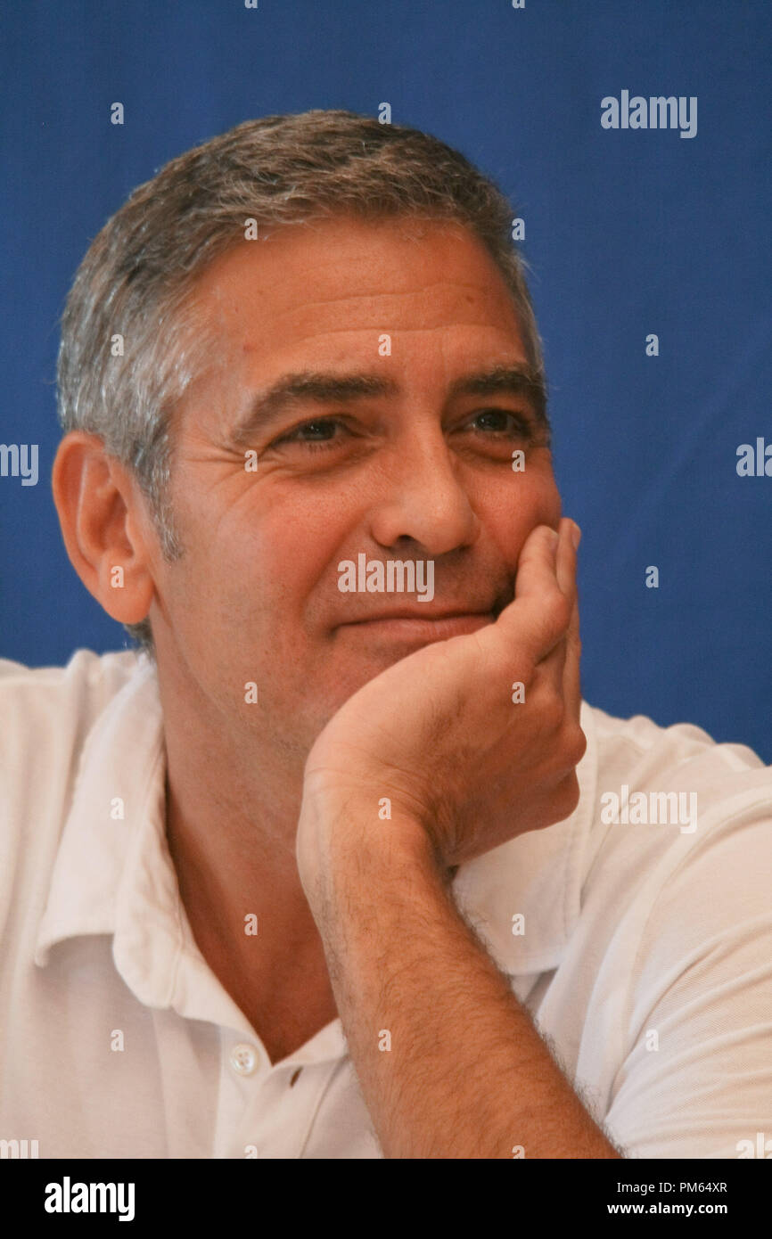 George Clooney les Ides de Mars 'Portrait' Session, 12 juillet 2011. La reproduction par les tabloïds américains est absolument interdit. Référence #  31021 Fichier 002CCR pour un usage éditorial uniquement - Tous droits réservés Banque D'Images