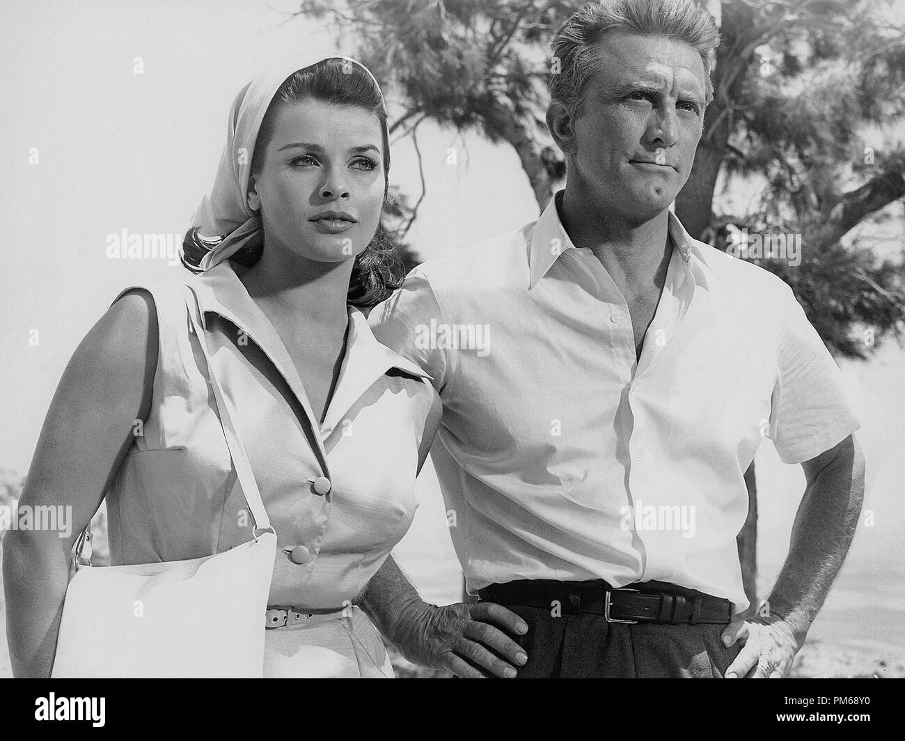 Senta Berger et Kirk Douglas, un géant "Cast Shadow' 1966. Référence #  31316 Fichier 073THA Banque D'Images