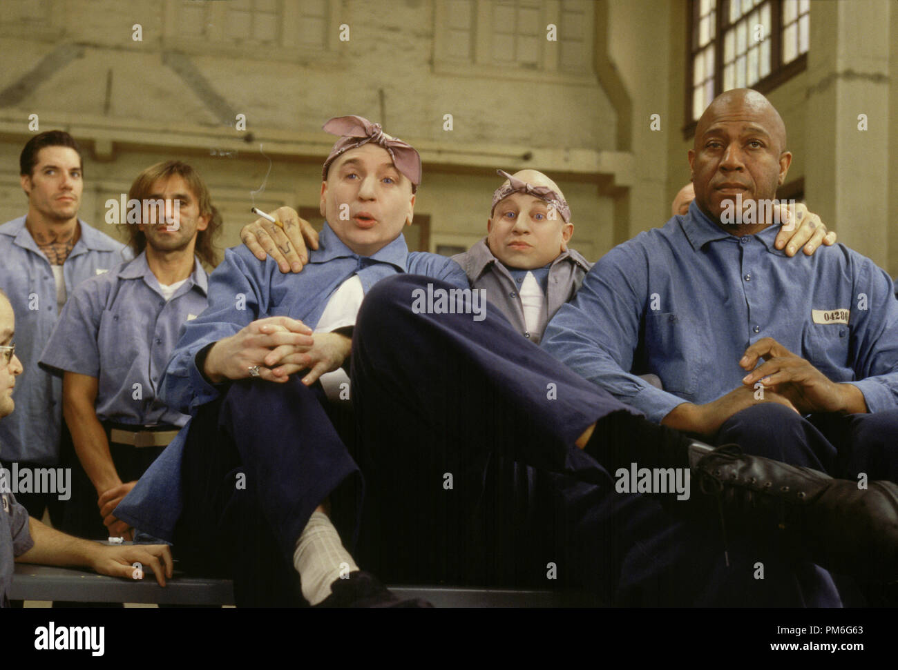 Photo du film / Publicité encore de 'Austin Powers in Goldmember' Mike Myers comme le Dr Evil, Verne Troyer, Tom 'Tiny' Lister Jr. © 2002 Nouvelle ligne Producitons Crédit photo : Melinda Sue Gordon Banque D'Images