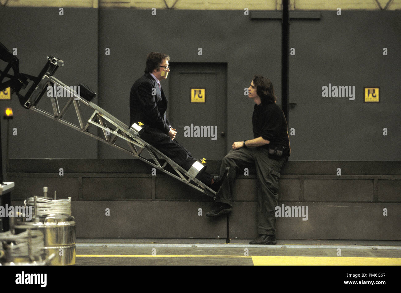 Photo du film / Publicité encore de 'Austin Powers in Goldmember' Michael Caine, Jay Roach © 2002 Nouvelle ligne Producitons Crédit photo : Melinda Sue Gordon Banque D'Images