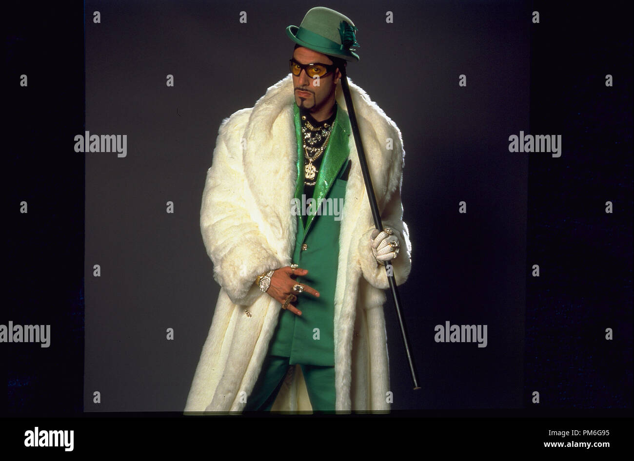 Photo du film / Publicité encore de 'Ali G Indahouse' Sacha Baron Cohen © 2002 Fichier FilmFour Référence #  307541125THA pour un usage éditorial uniquement - Tous droits réservés Banque D'Images