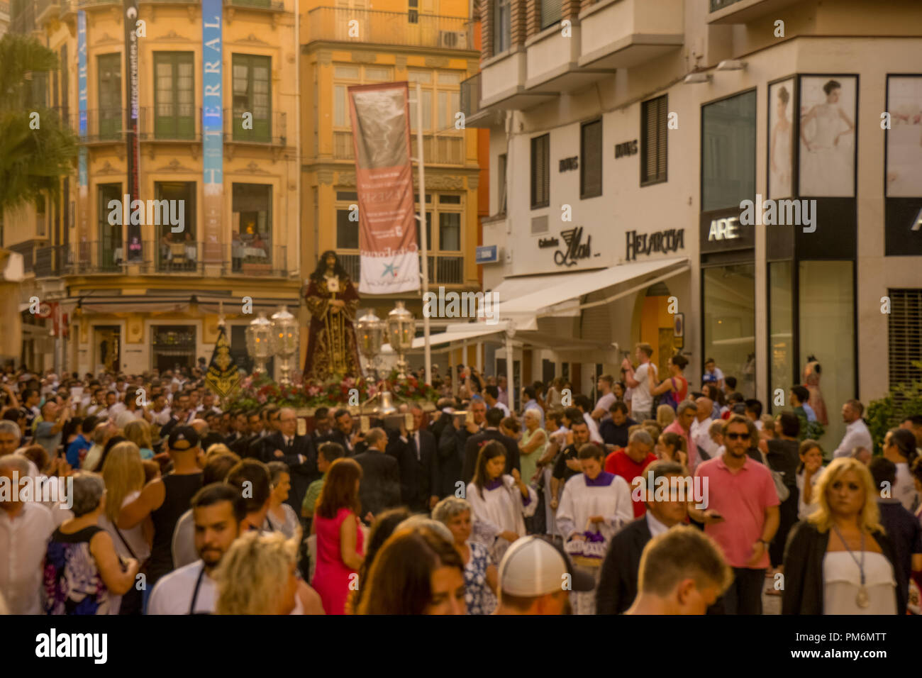 Espagne, Malaga - 24 juin 2017 : une procession chrétienne dans la ville de Malaga Banque D'Images