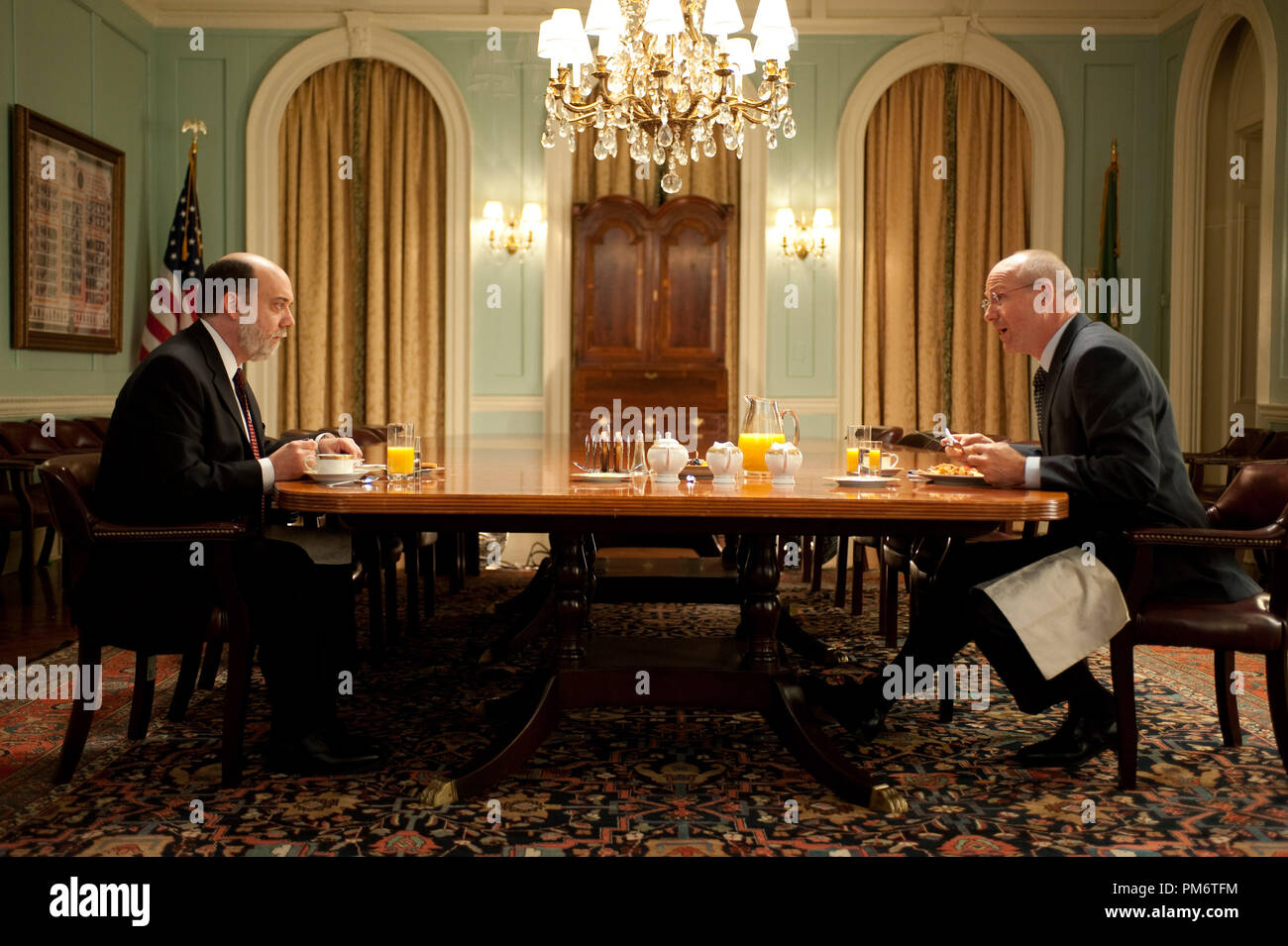 TOO BIG TO FAIL : Paul Giamatti, William Hurt. photo : B. Macall Polay Banque D'Images