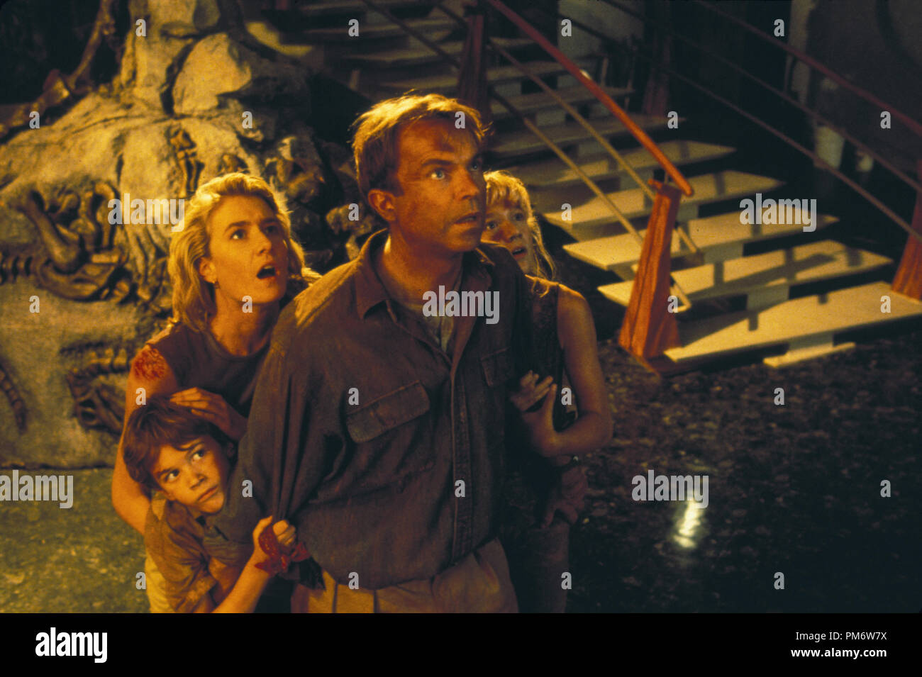 Photo du film de 'Jurassic Park' Joseph Mazzello, Laura Dern, Sam Neill, Ariana Richards © 1993 Universal Photo Credit : Murray Fermer Banque D'Images