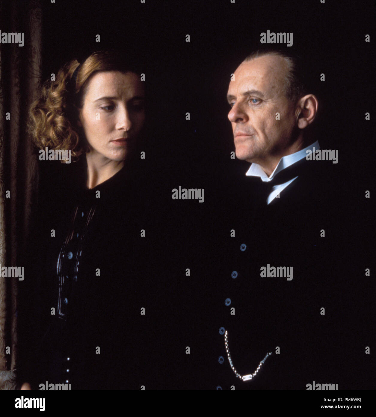 Photo du film à partir de 'Le reste de la journée" Emma Thompson, Anthony Hopkins © 1993 Columbia Pictures Photo Credit : Derrick Santini Banque D'Images