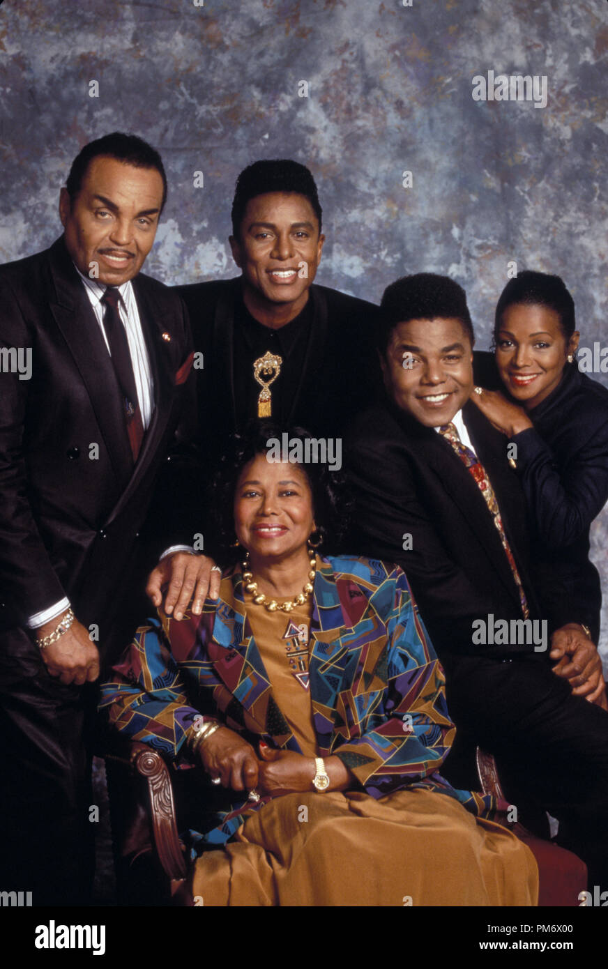 Photo du film de 'l'honneur' de la famille Jackson Joseph Jackson, Jermaine Jackson, Tito Jackson, Rebbie Jackson, Katherine Jackson 1994 Crédit photo : Chris Haston Référence de dossier #  31129081THA pour un usage éditorial uniquement - Tous droits réservés Banque D'Images