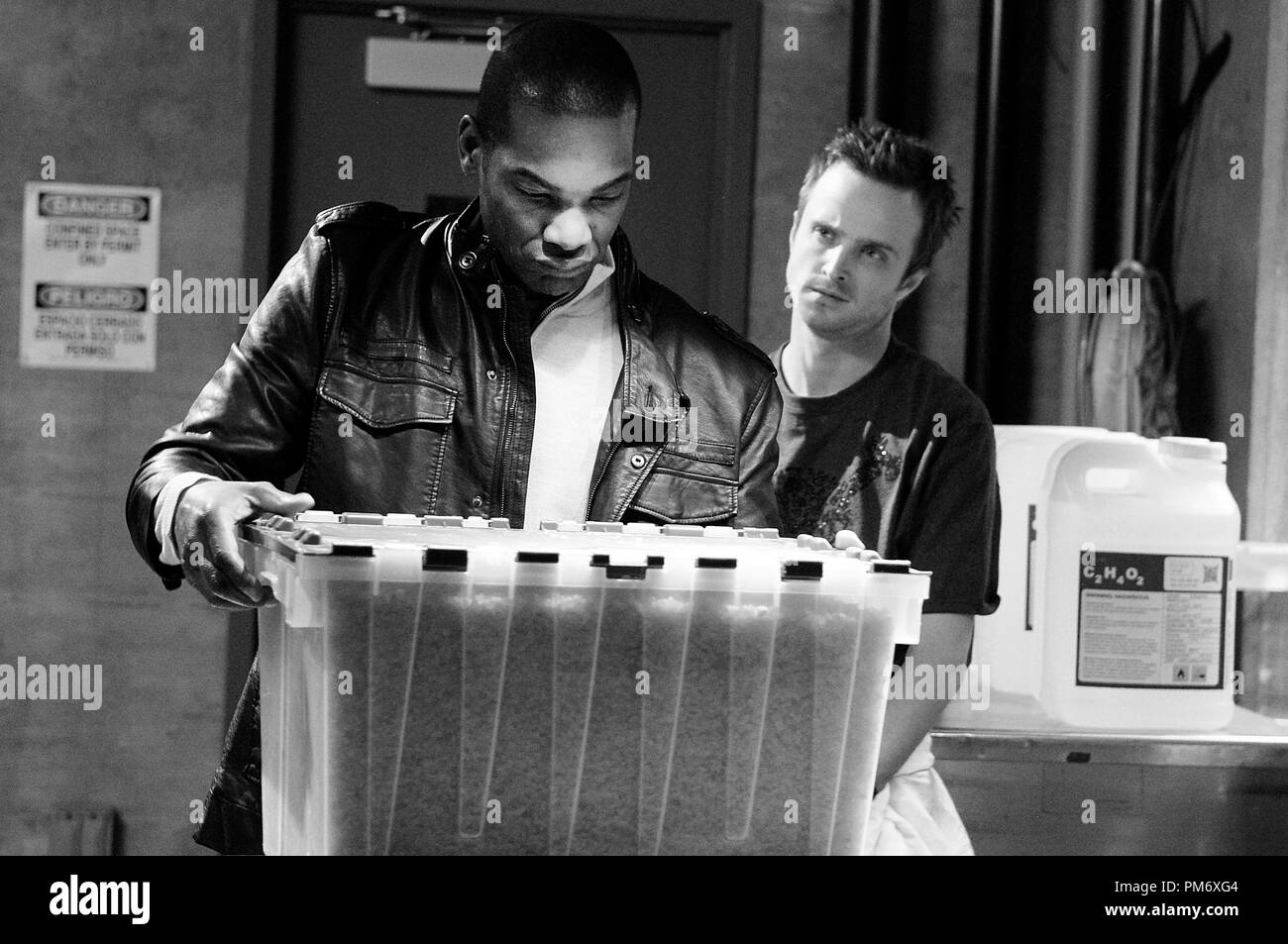 Tyrus Kitt (Ray Campbell) adn Jesse Pinkman (Aaron Paul) - Breaking Bad - Saison 4, épisode 2 - Crédit Photo Ursula Coyote/AMC Banque D'Images