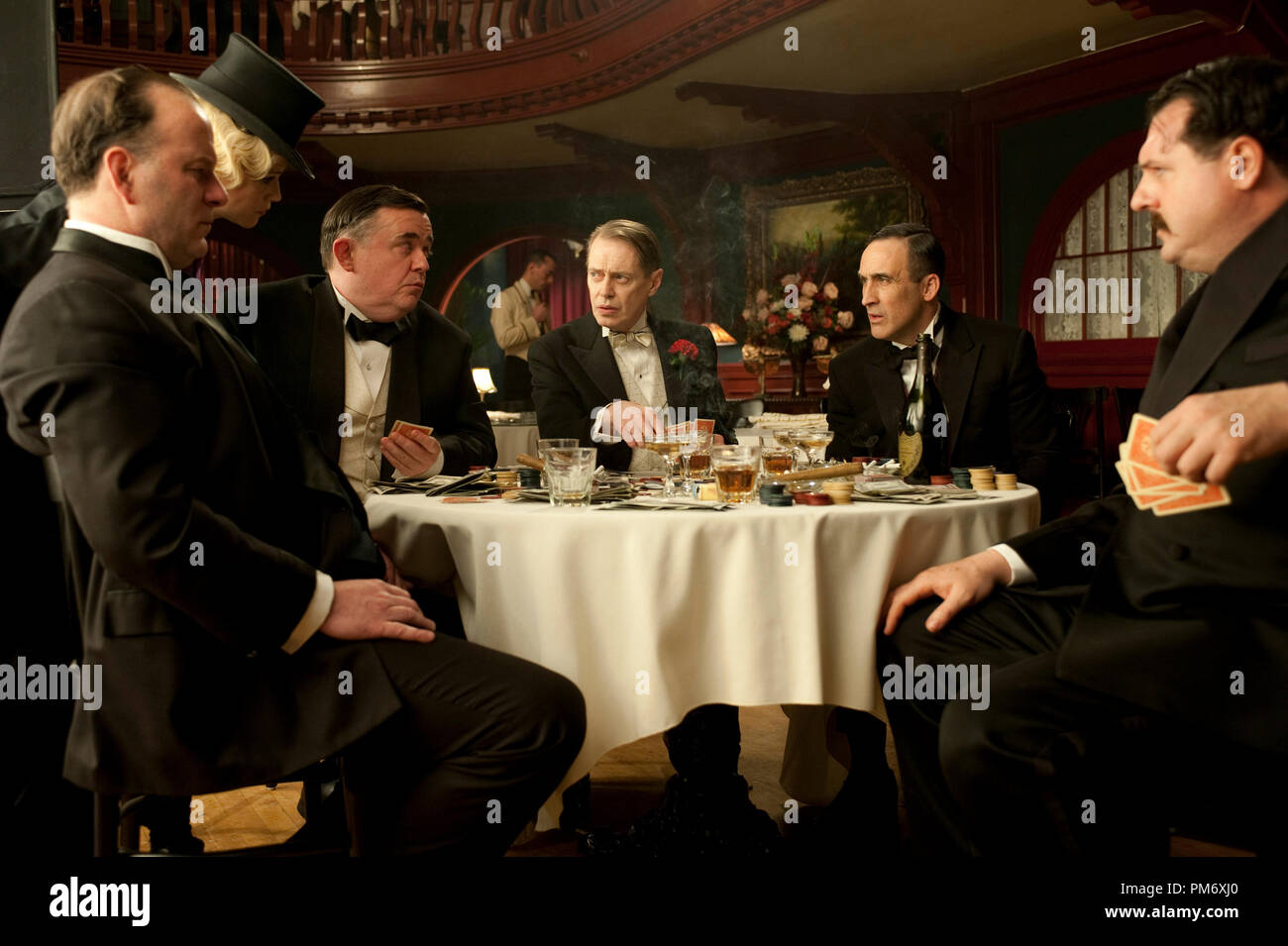 BOARDWALK EMPIRE episode 13 (saison 2, épisode 1) : Robert Lamine Gassama, Tracy Lynn Alexis Philonenko, William Hill, Steve Buscemi, Victor Verhaeghe, Ed McGinty. photo : B. Macall Polay Banque D'Images