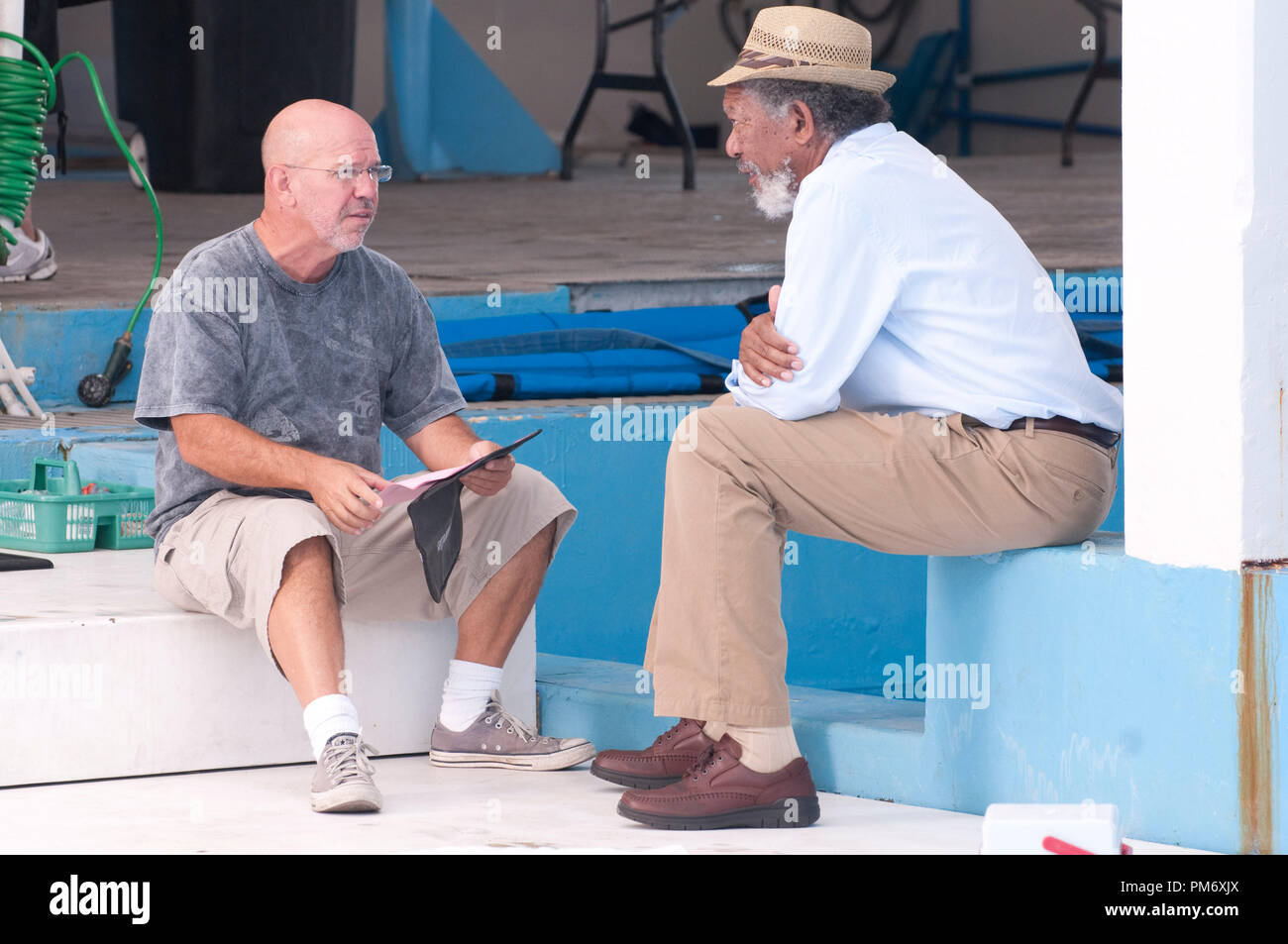 Réalisateur CHARLES MARTIN SMITH avec Morgan Freeman sur l'ensemble de la famille d'Alcon Entertainment Dolphin Tale aventure Warner Bros Pictures une libération. Banque D'Images