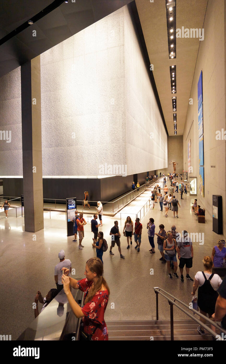 Vue de l'intérieur le 11 septembre 2001 National Museum & Memorial.Lower Manhattan.New York City.USA Banque D'Images