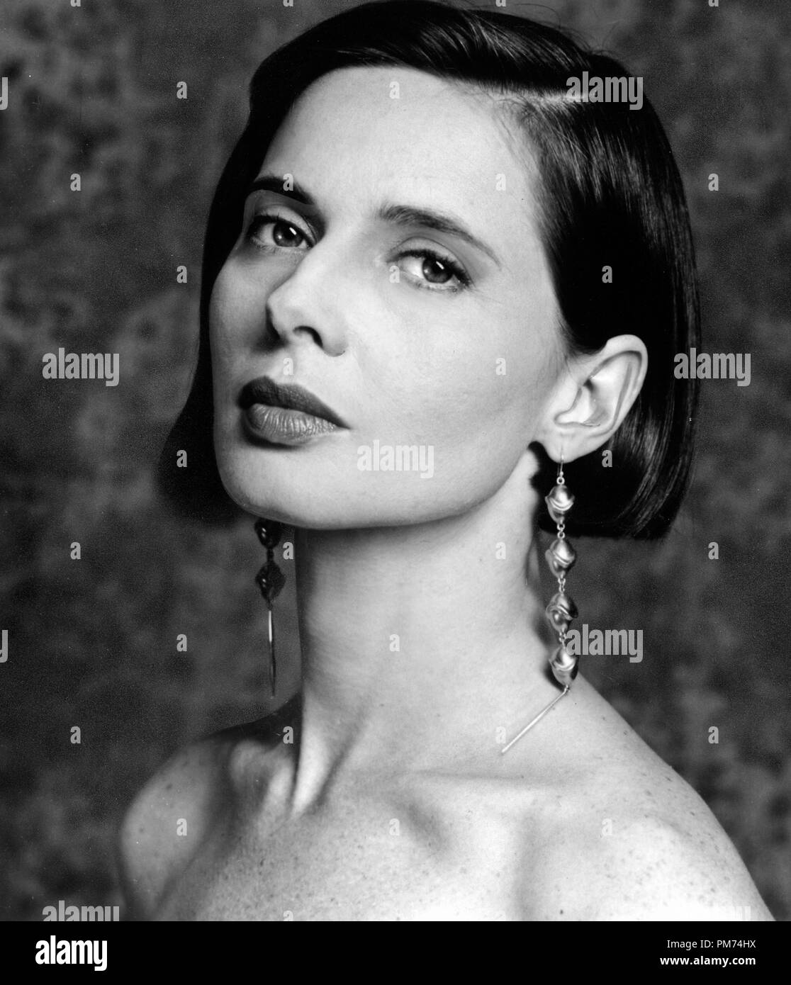 Encore une publicité Studio : Isabella Rossellini vers 1991 référence #  30928 1186THA Banque D'Images