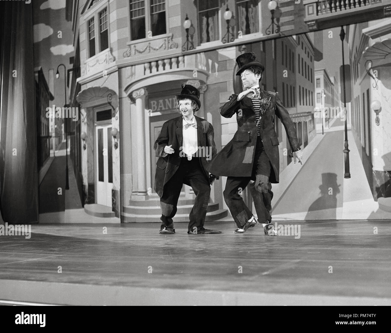 Fred Astaire et Judy Garland, "Easter Parade" de référence de dossier MGM 1948 30928_181 THA Banque D'Images