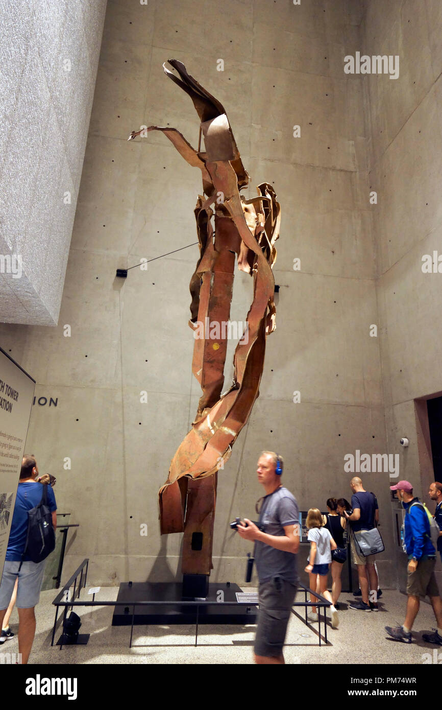 La colonne d'acier détruit de Twin Tower afficher dans les 9/11 Memorial & Museum.Manhattan. New York City.USA Banque D'Images