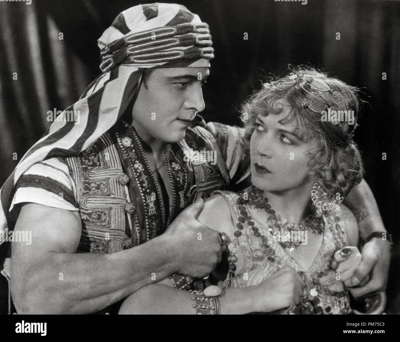 Rudolph Valentino et Vilma Banky, 'Ssur du Sheik' 1926. Référence de fichier #  30928_483 THA Banque D'Images