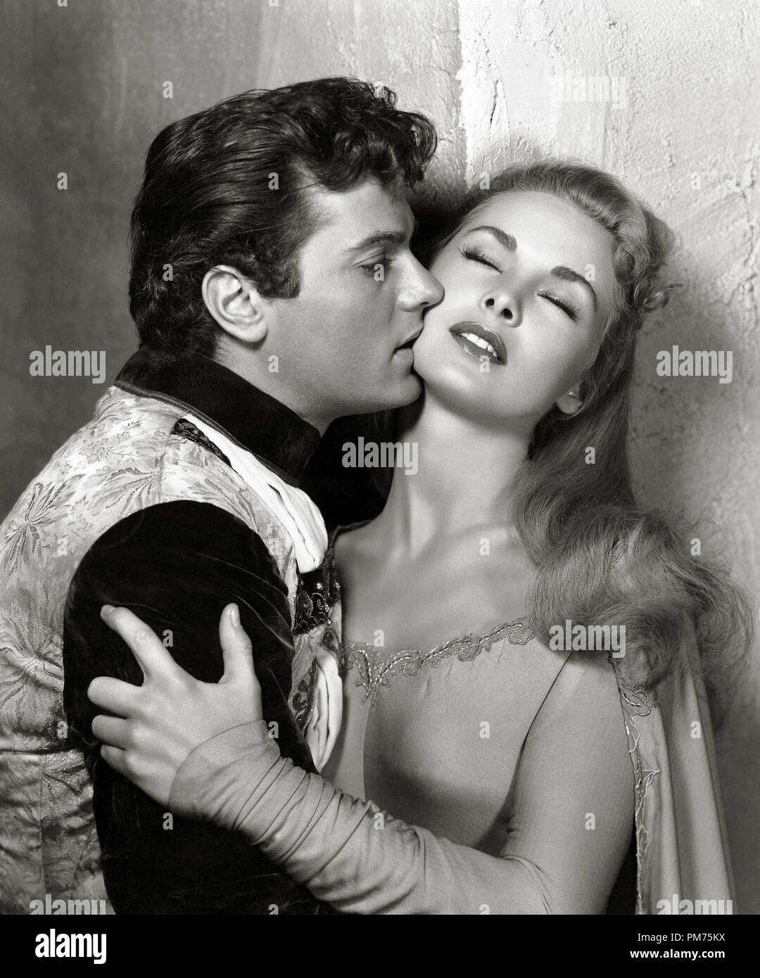 Tony Curtis et Janet Leigh, 'The Black Shield of Falworth' (1954) Fichier d'INTERFACE UTILISATEUR référence #  30928 649THA Banque D'Images