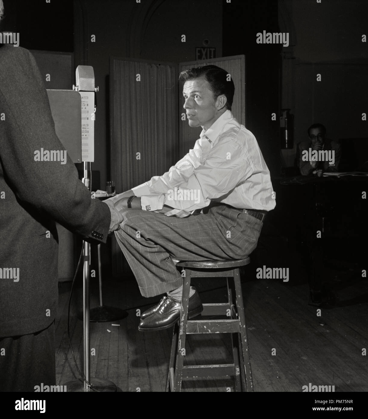 Portrait de Frank Sinatra, Liederkrantz Hall, New York, N.Y., vers 1947 référence #  30928 686THA Photo par : William P. Gottlieb Banque D'Images