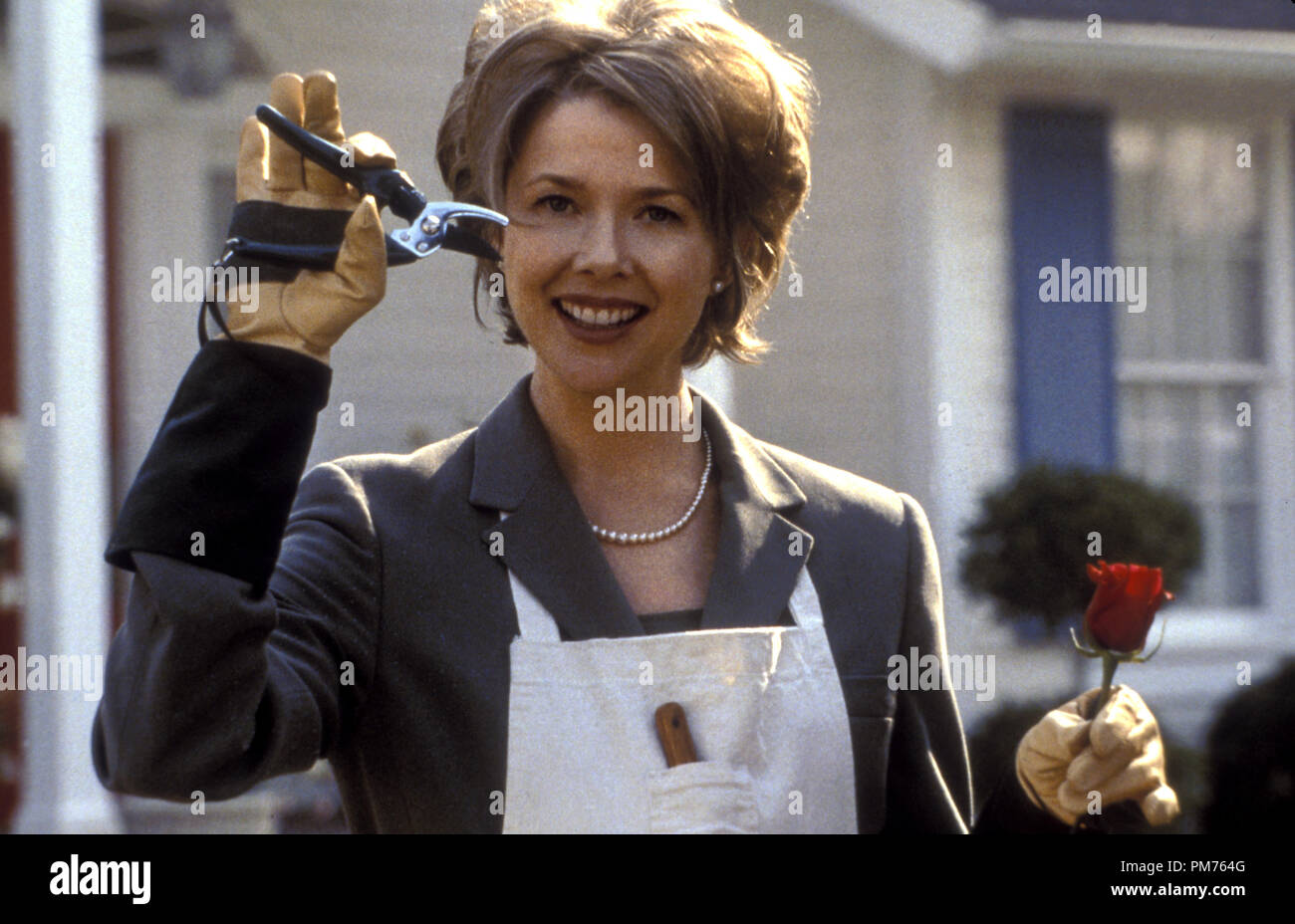Photo du film / Publicité encore de 'American Beauty' Annette Bening © 1999 DreamWorks Crédit photo : Lorey Sebastian Référence de fichier #  30973038THA pour un usage éditorial uniquement - Tous droits réservés Banque D'Images