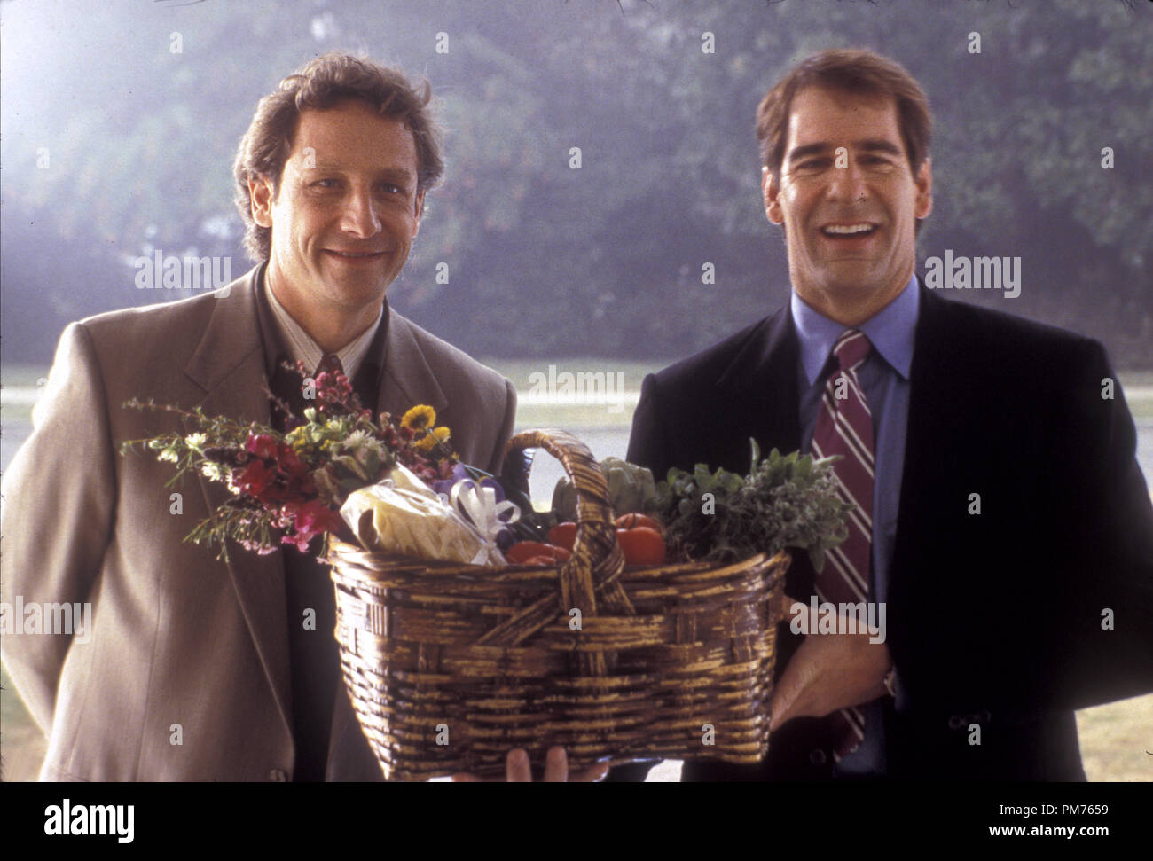 Photo du film / Publicité encore de 'American Beauty' Sam Robards, Scott Bakula © 1999 DreamWorks Crédit photo : Lorey Sebastian Référence de fichier #  30973058THA pour un usage éditorial uniquement - Tous droits réservés Banque D'Images