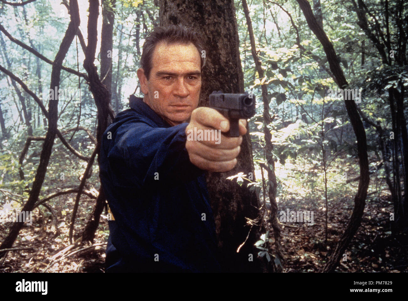 Photo du film de "U.S. Des Marshals Tommy Lee Jones © 1998 Warner Brothers Référence #  30996055THA pour un usage éditorial uniquement - Tous droits réservés Banque D'Images