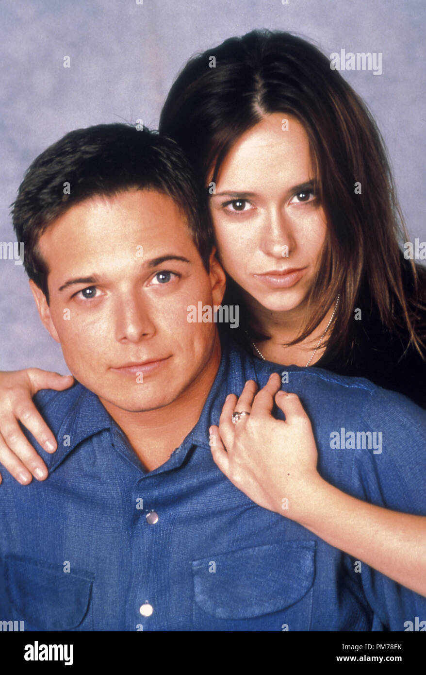 Films Et Séries Tv Avec Scott Wolf Photo du film de 'partie de cinq' Scott Wolf, Jennifer Love Hewitt 1998  Référence de fichier # 30996338THA pour un usage éditorial uniquement -  Tous droits réservés Photo Stock - Alamy