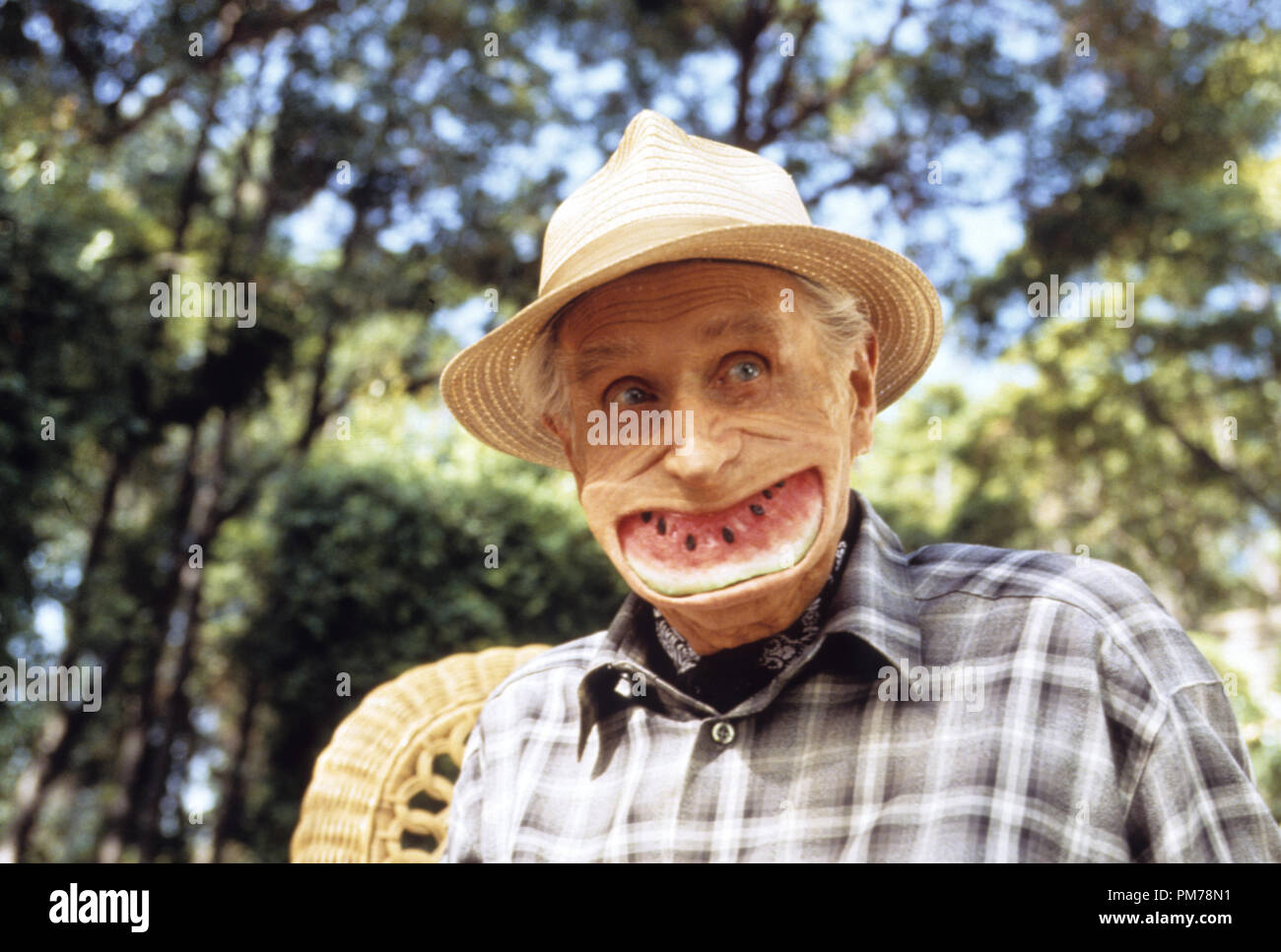 Photo du film de 'Jane Austen's Mafia !" Lloyd Bridges © 1998 Touchstone Pictures Photo Credit : Melinda Sue Gordon Référence #  30996442THA pour un usage éditorial uniquement - Tous droits réservés Banque D'Images