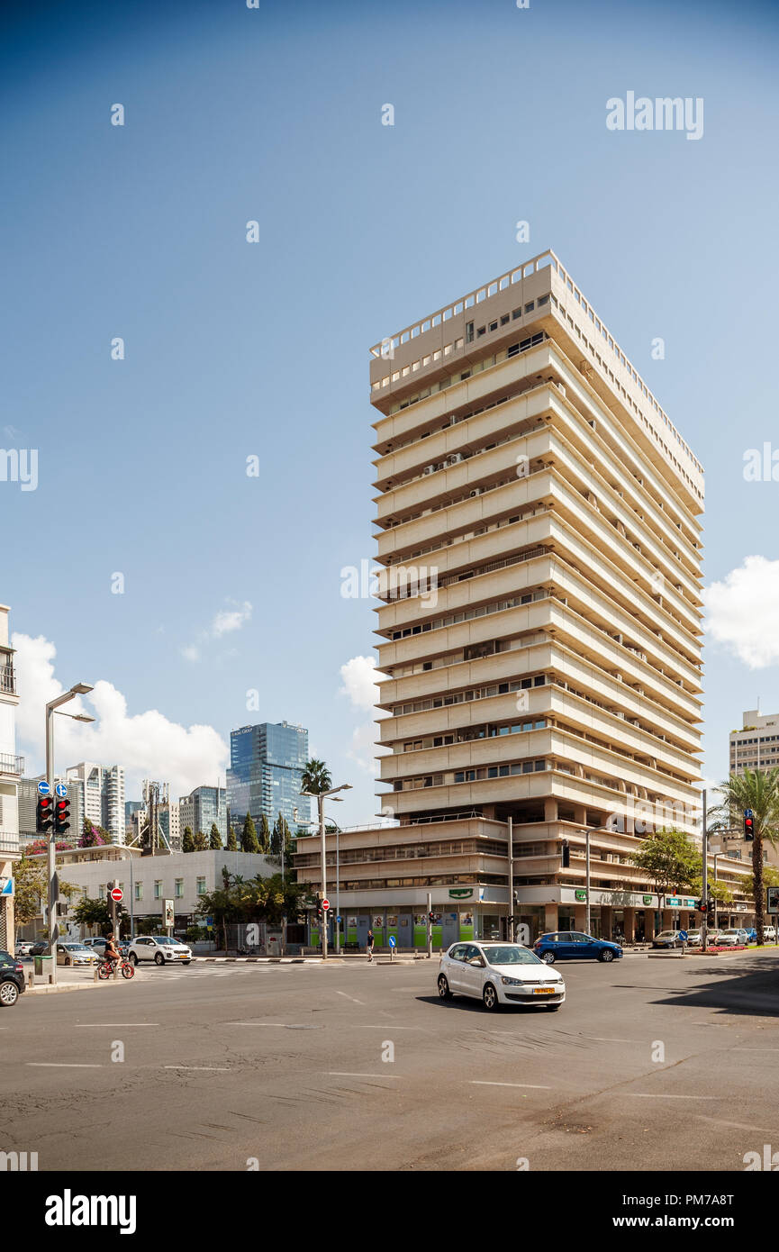 Israël, Tel Aviv - 08 septembre 2018 : Yachin-Hakal, angle des rue Kaplan et Ibn GaBirol street, conçu par Arieh Sharon et Benjamin Ide Banque D'Images