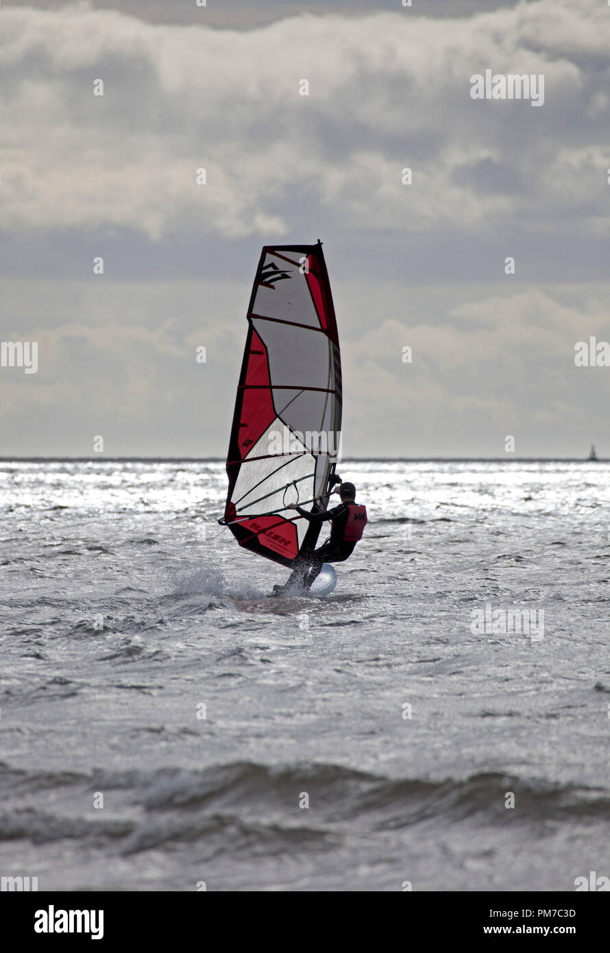 Planche à voile, Monifieth, Angus, Tayside, est de l'Écosse, Royaume-Uni Banque D'Images