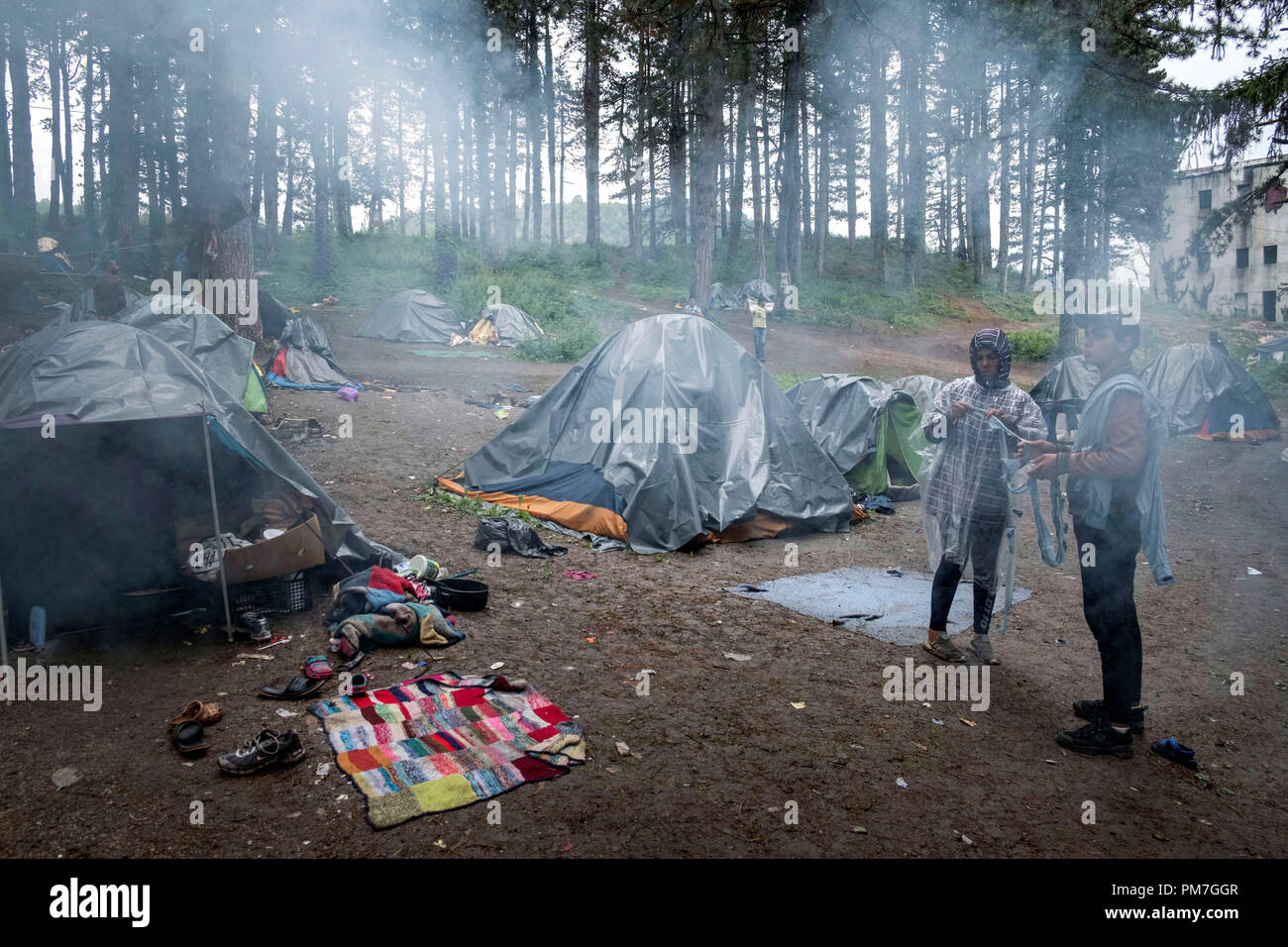 L'Europe, Bosnie, Bihac, 02 Septembre 2018 : dans la ville sur la frontière avec la Croatie le migrants vivent à l'intérieur de tentes recouvertes de plastique en raison de la pluie Banque D'Images