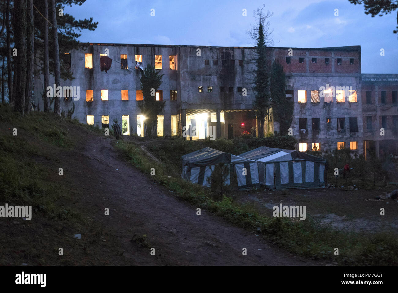L'Europe, Bosnie, Bihac, 02 Septembre 2018 : dans la ville sur la frontière avec la Croatie le migrants vivent à l'intérieur de tentes recouvertes de plastique en raison de la pluie Banque D'Images