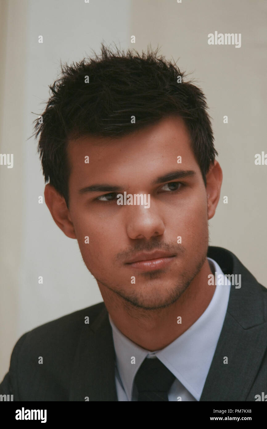Taylor Lautner 'enlèvement' Session de portrait, le 19 septembre 2011. La reproduction par les tabloïds américains est absolument interdit. Référence #  31172 Fichier 002CCR pour un usage éditorial uniquement - Tous droits réservés Banque D'Images