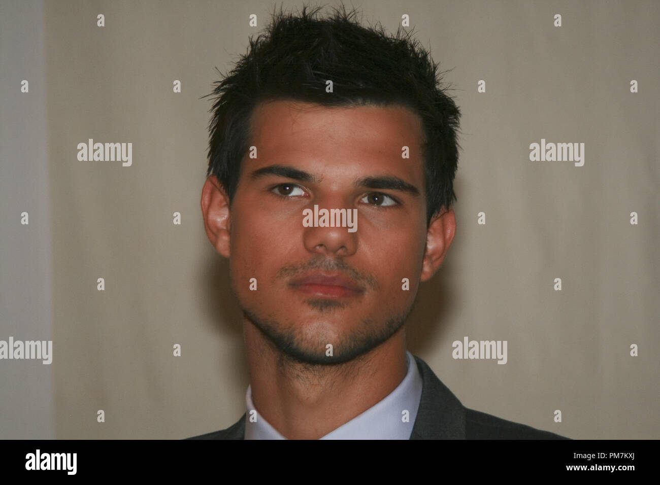 Taylor Lautner 'enlèvement' Session de portrait, le 19 septembre 2011. La reproduction par les tabloïds américains est absolument interdit. Référence #  31172 Fichier 009CCR pour un usage éditorial uniquement - Tous droits réservés Banque D'Images