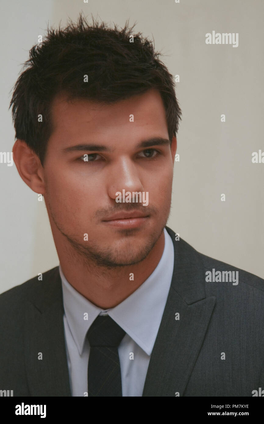 Taylor Lautner 'enlèvement' Session de portrait, le 19 septembre 2011. La reproduction par les tabloïds américains est absolument interdit. Référence #  31172 Fichier 024CCR pour un usage éditorial uniquement - Tous droits réservés Banque D'Images
