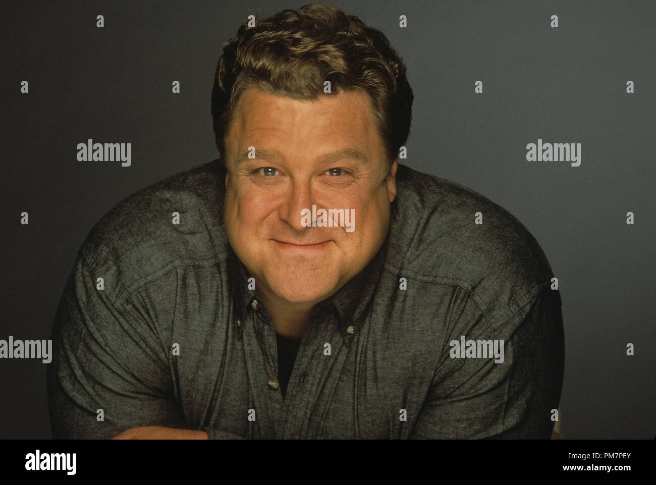 Photo du film / publicité encore de 'Né hier' John Goodman © 1993 Hollywood Pictures Crédit Photo : Greg Gorman Référence #  31371392THA pour un usage éditorial uniquement Tous droits réservés Banque D'Images