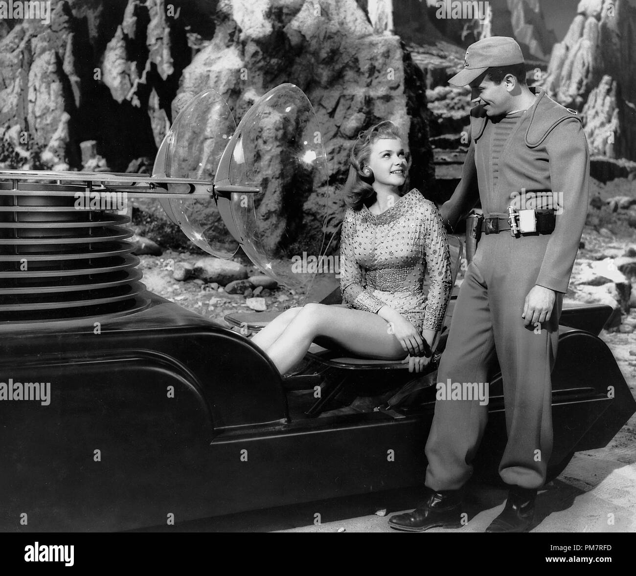 Studio publicité Still : 'Forbidden Planet' Leslie Nielsen, Anne Francis, MGM, 1956 référence du fichier 31386 1269THA Banque D'Images