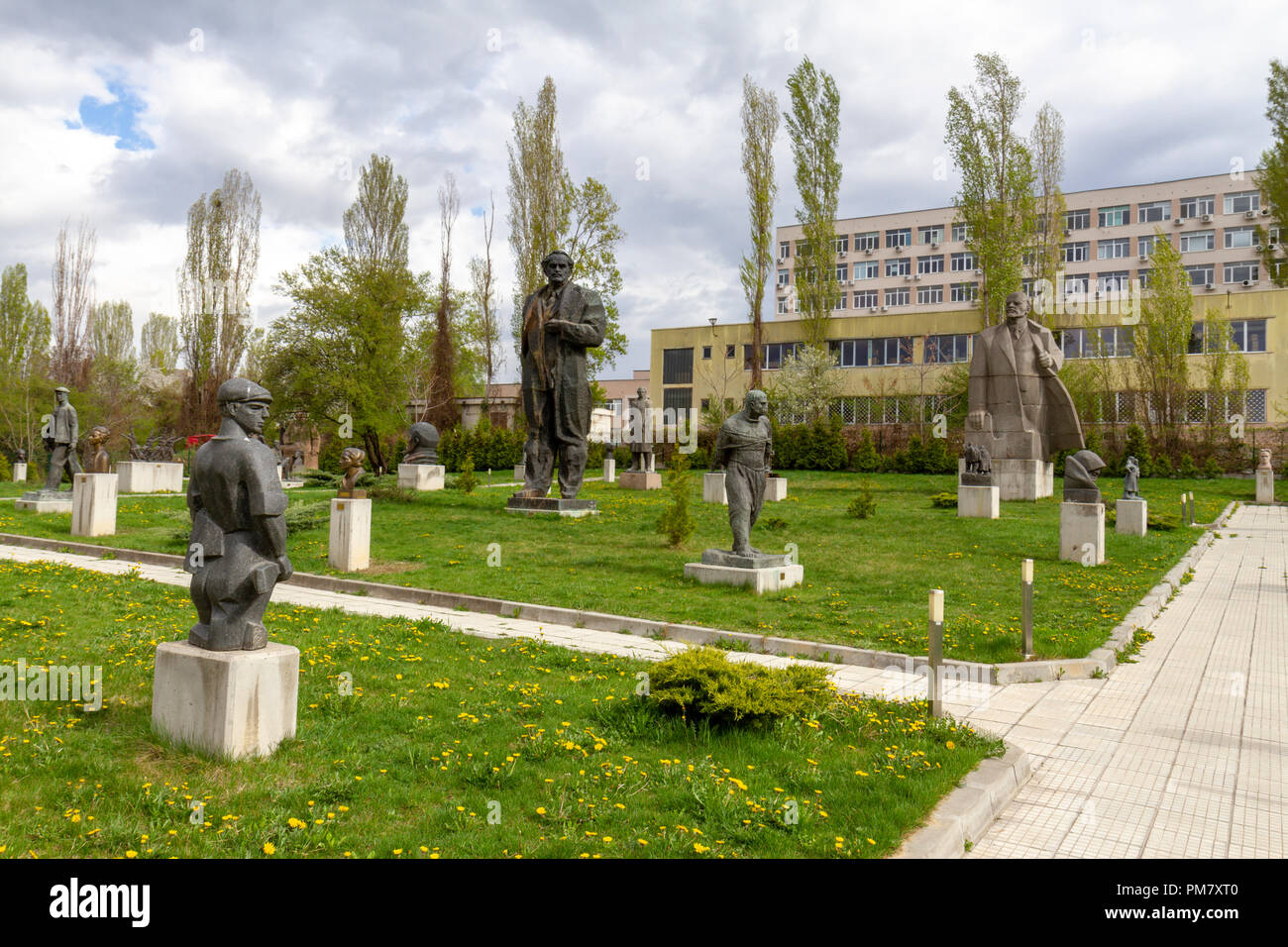 Vue générale du Musée de l'Art socialiste affichage jardin de sculptures en plein air, Sofia, Bulgarie. Banque D'Images