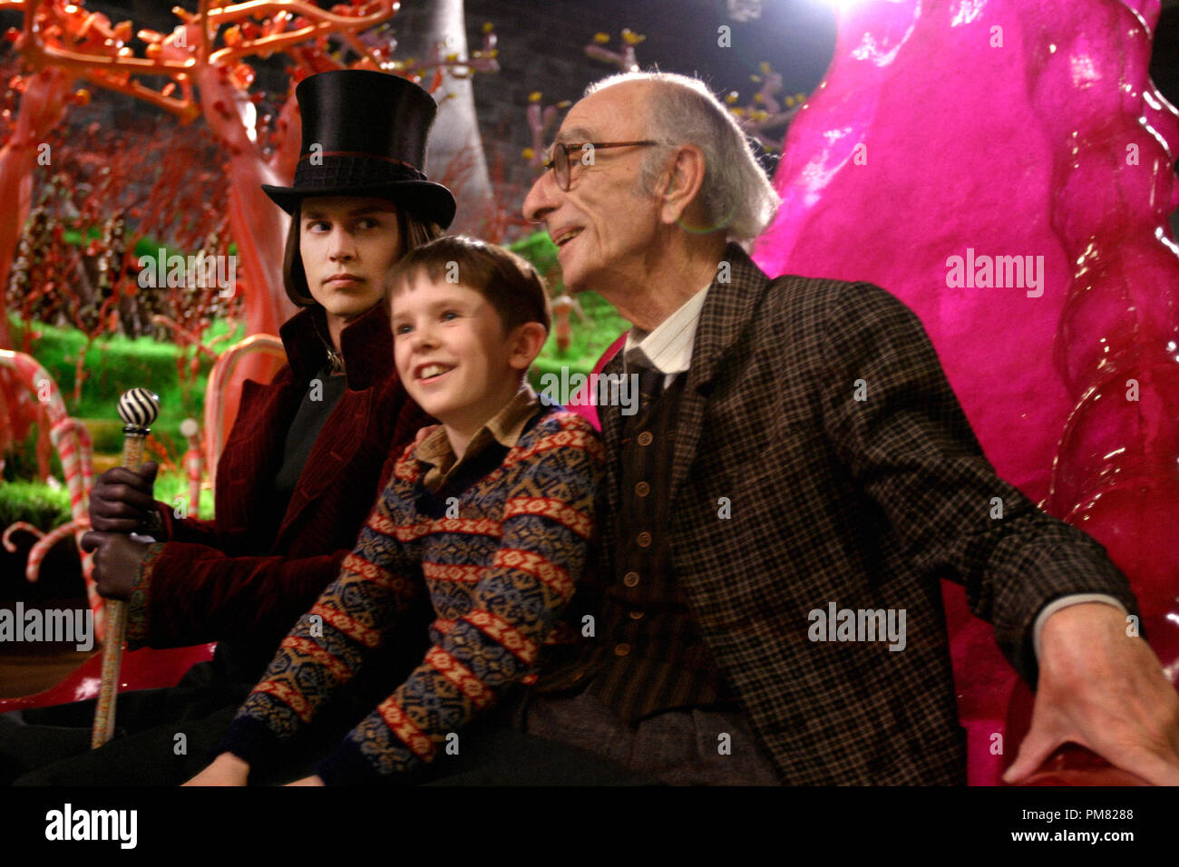 'Charlie et la Chocolaterie' Johnny Depp, Freddie Highmore, David Kelly