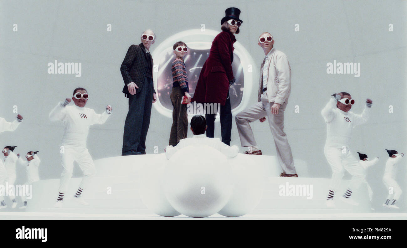 'Charlie et la Chocolaterie' David Kelly, Freddie Highmore, Johnny Depp, Adam Godley, Deep Roy Banque D'Images