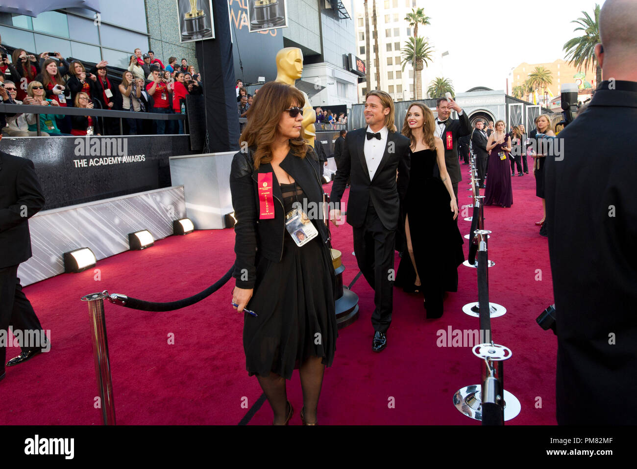 Brad Pitt, à l'Oscar pour le Meilleur Film de l'année et la performance par un acteur dans un rôle principal, et d'Angelina Jolie arrivent pour le 84e congrès annuel de l'Academy Awards d'Hollywood, CA, le 26 février 2012. Banque D'Images