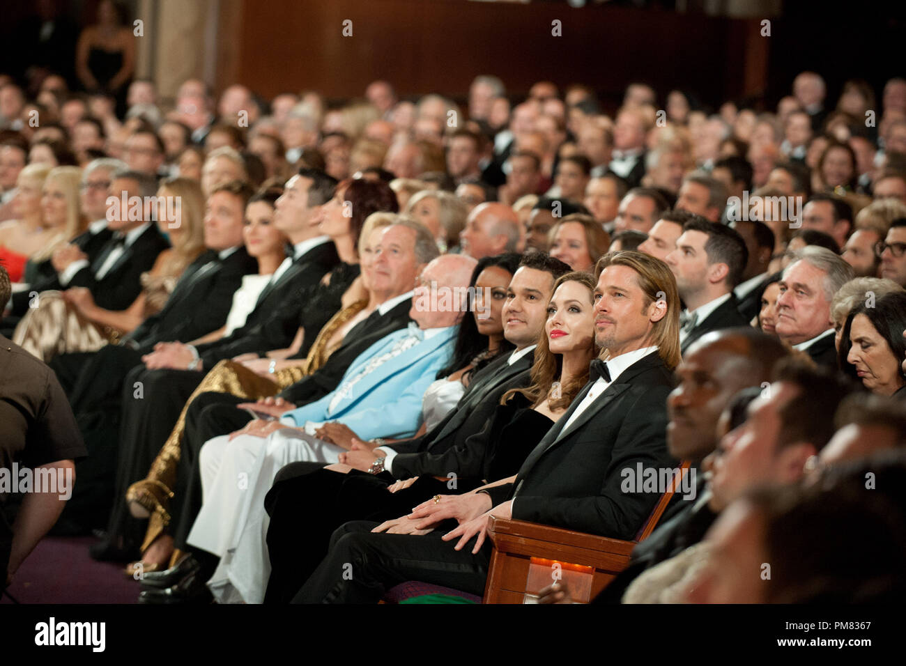 Angelina Jolie et Brad Pitt, à l'Oscar pour le Meilleur Film de l'année et la performance par un acteur dans un rôle principal, lors de la diffusion sur le réseau de télévision ABC en direct du 84e congrès annuel de l'Academy Awards de l'Hollywood and Highland Center, à Hollywood, CA, Dimanche 26 Février, 2012. Banque D'Images