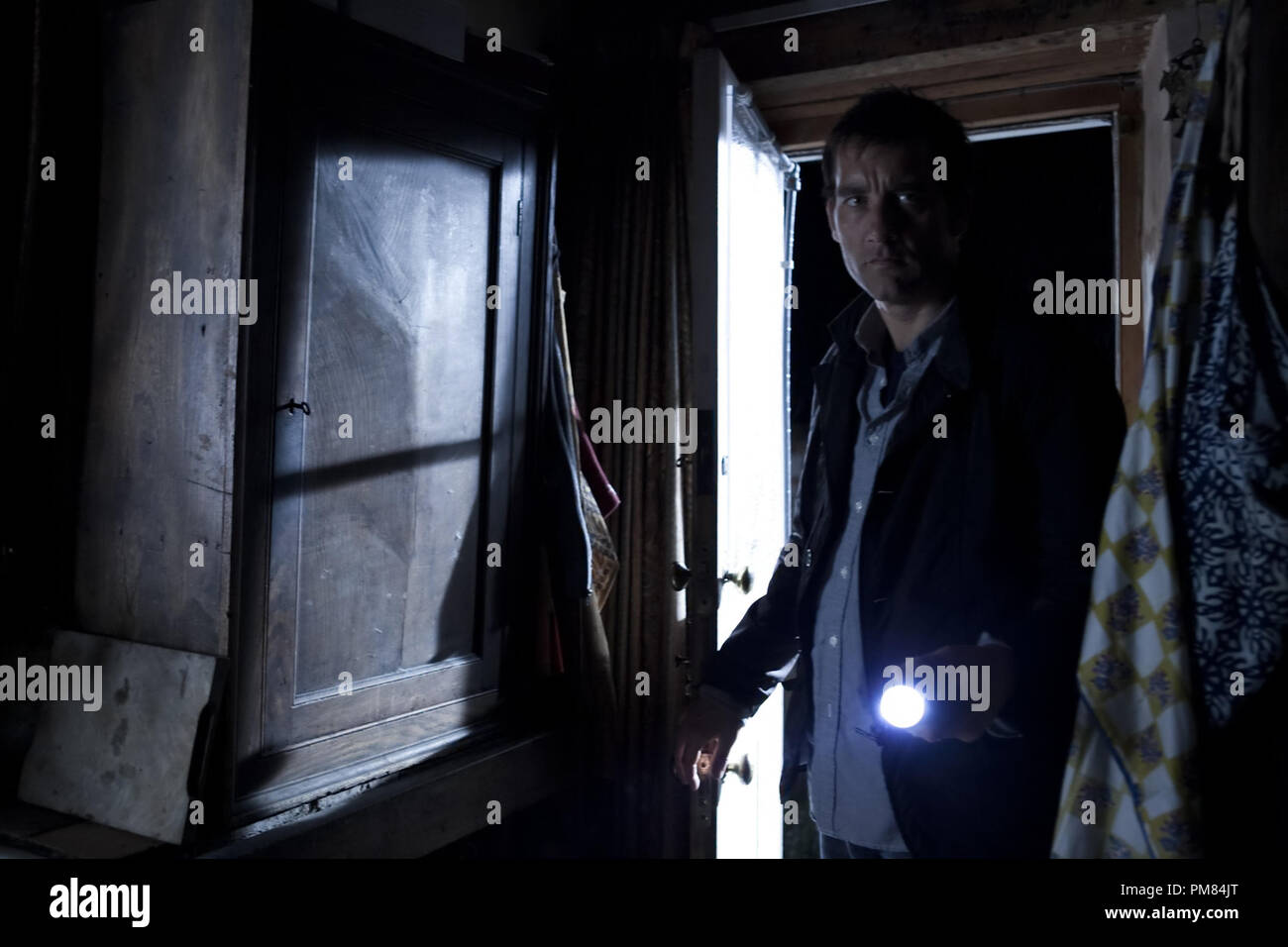 Encore de Clive Owen dans les intrus Banque D'Images