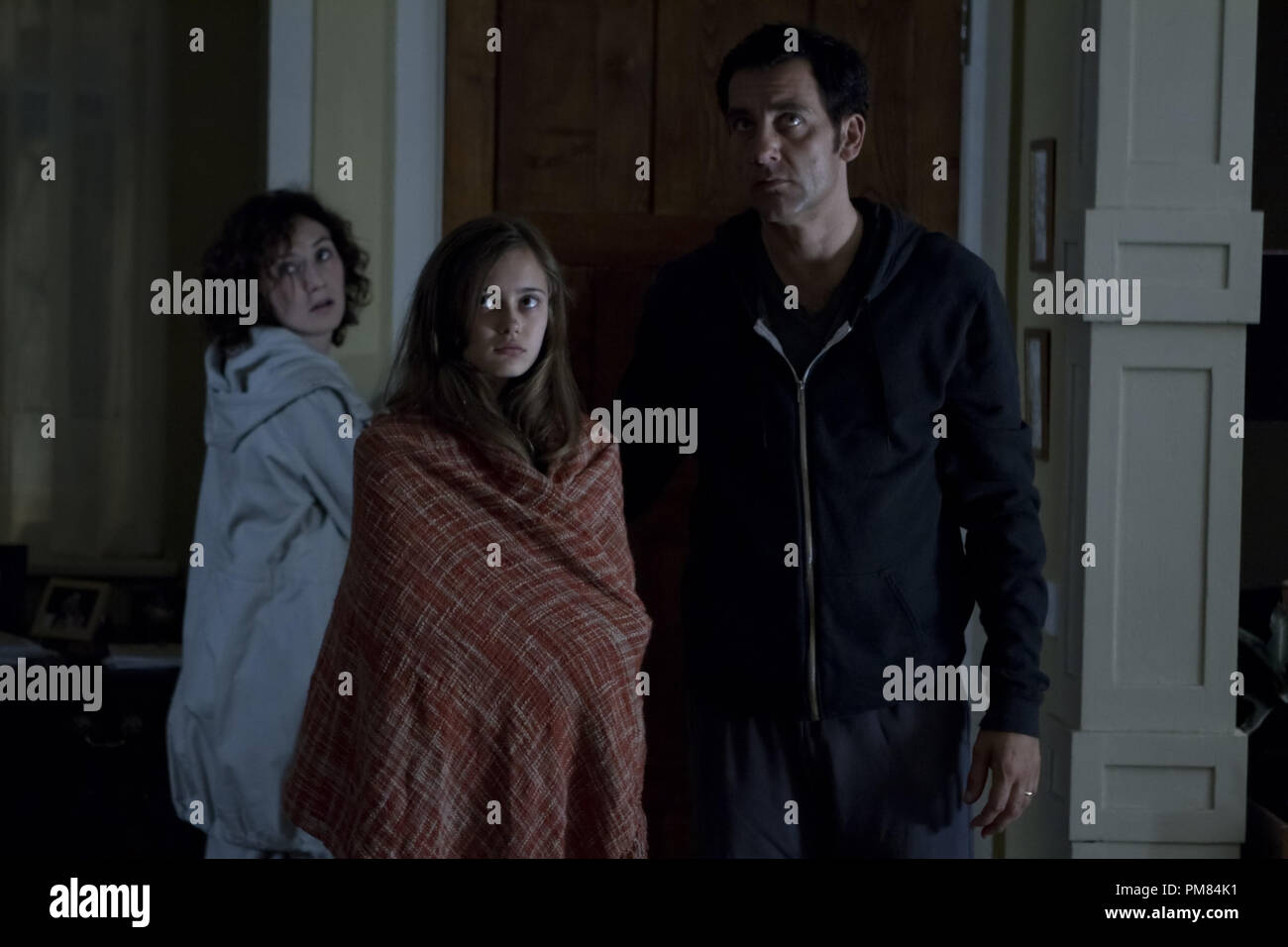 Encore de Carice van Houten, Clive Owen et Ella Purnell dans les intrus Banque D'Images