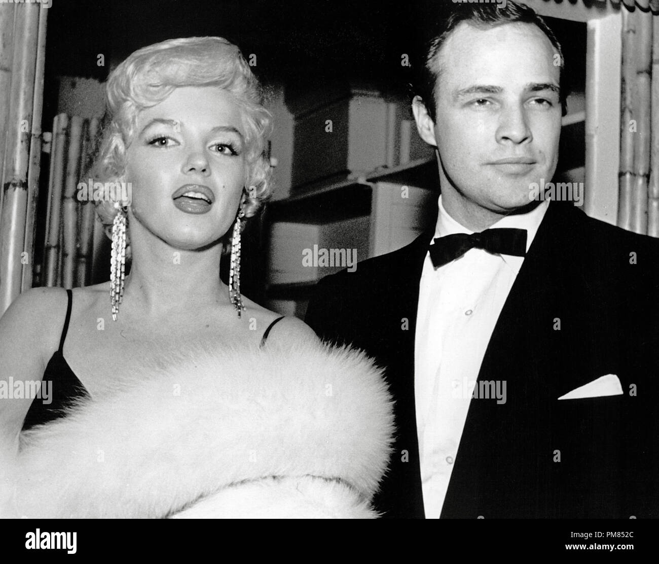 (Archivage classique du cinéma - Marilyn Monroe Marilyn Monroe) Rétrospective et Marlon Brando assister à la première de 'La Rose Tattoo", 1955 Collection Cinéma Référence #  31479 107THA Banque D'Images