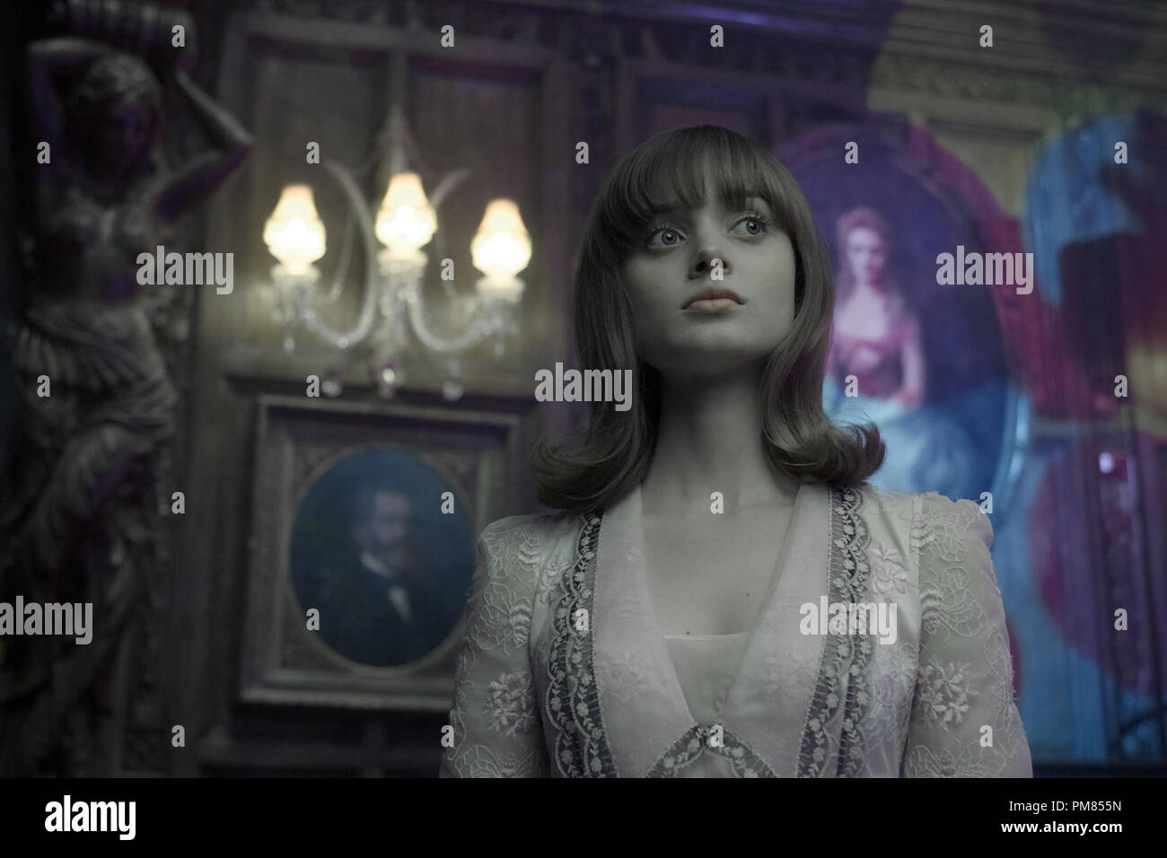 Bella Heathcote dans Warner Bros Pictures' Dark Shadows (2012) Banque D'Images