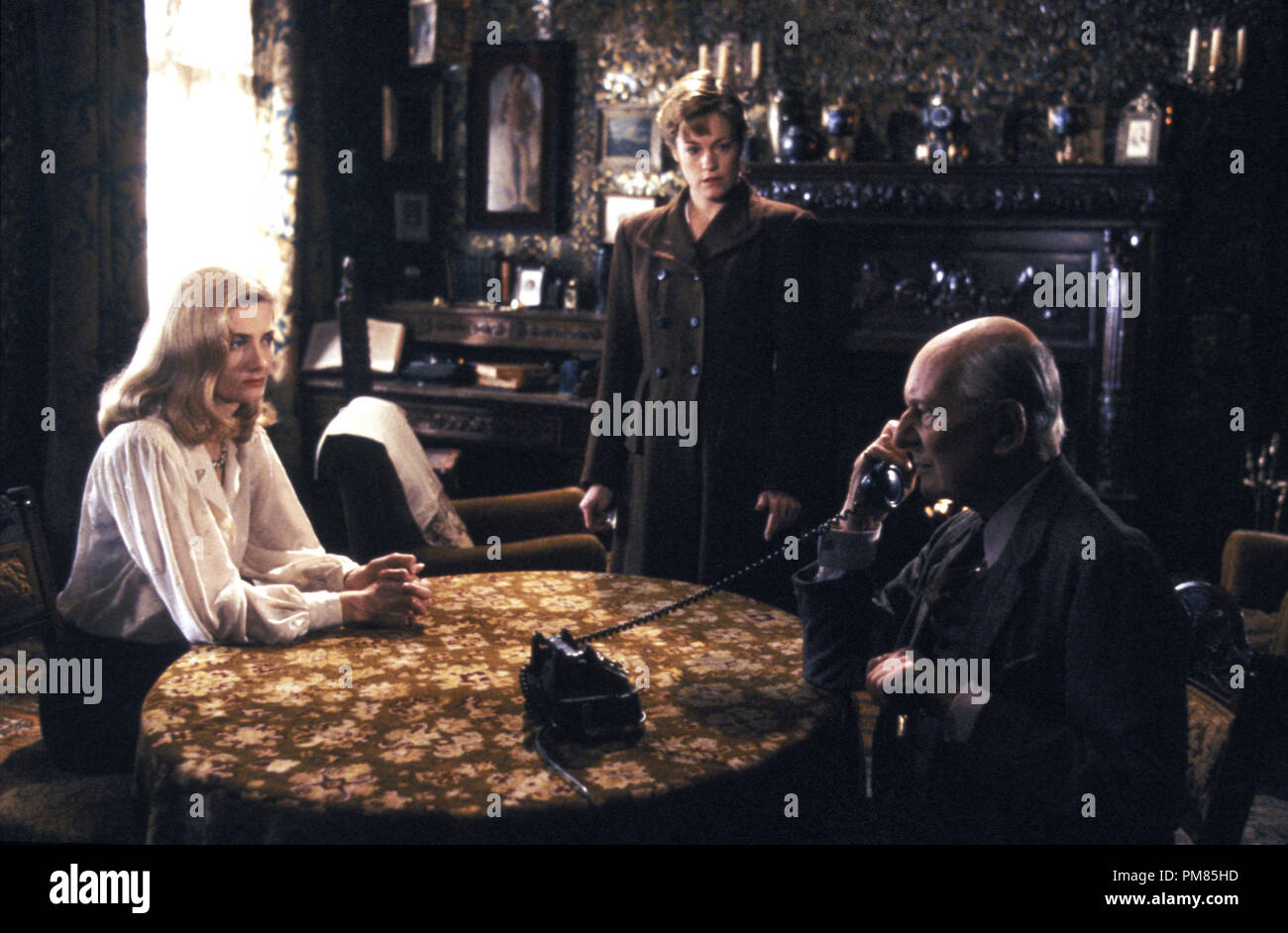 Photo du film ou encore la publicité de «lumineux avec' Joely Richardson, John Gielgud, Melanie Griffith © 1992 Twentieth Century Fox Tous droits réservés de référence de dossier 31487 224THA pour un usage éditorial uniquement Banque D'Images