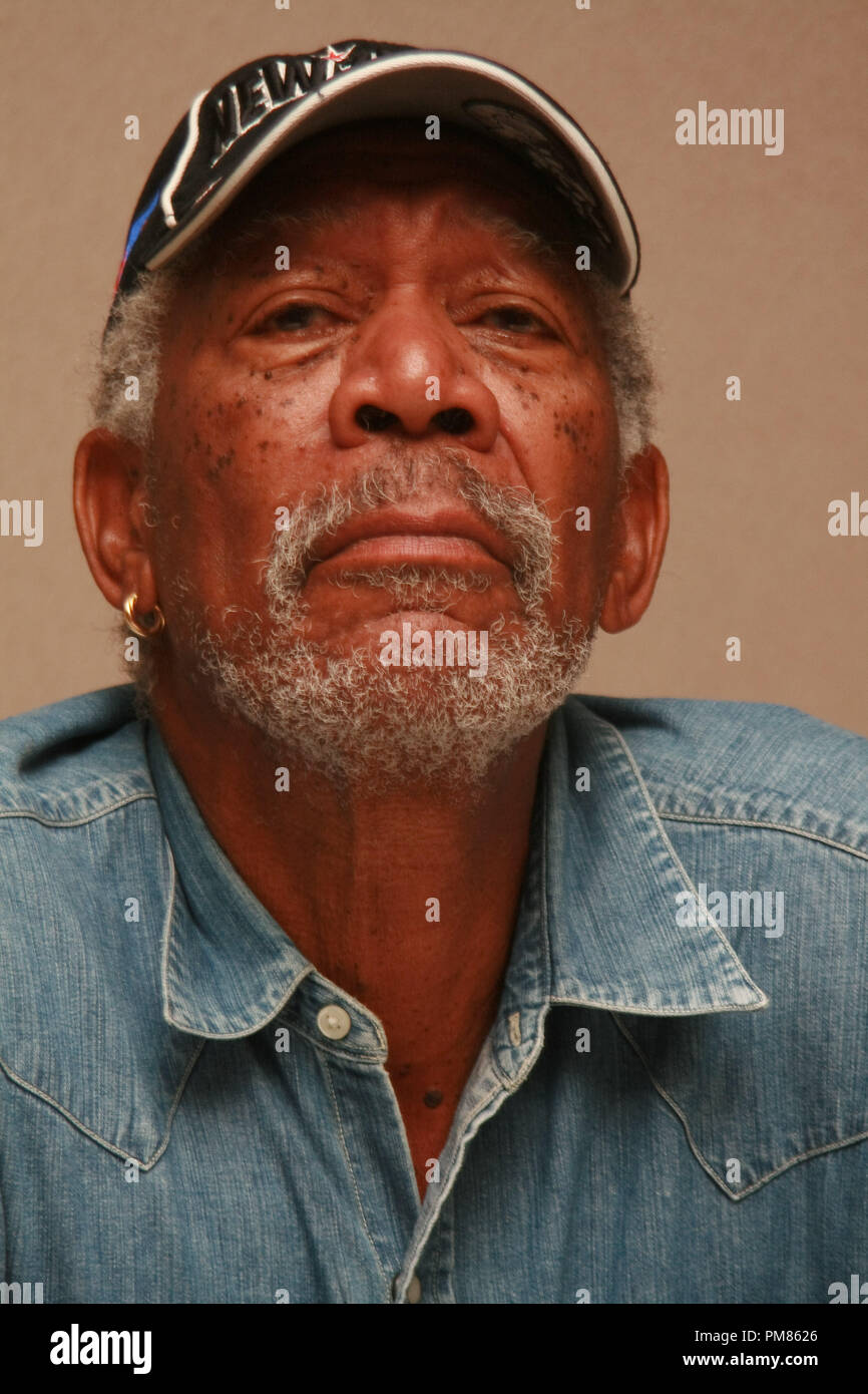 Morgan Freeman 'The Dark Knight Rises' Session de portrait, le 8 juillet 2012. La reproduction par les tabloïds américains est absolument interdit. Référence #  31572 Fichier 057CCR pour un usage éditorial uniquement - Tous droits réservés Banque D'Images