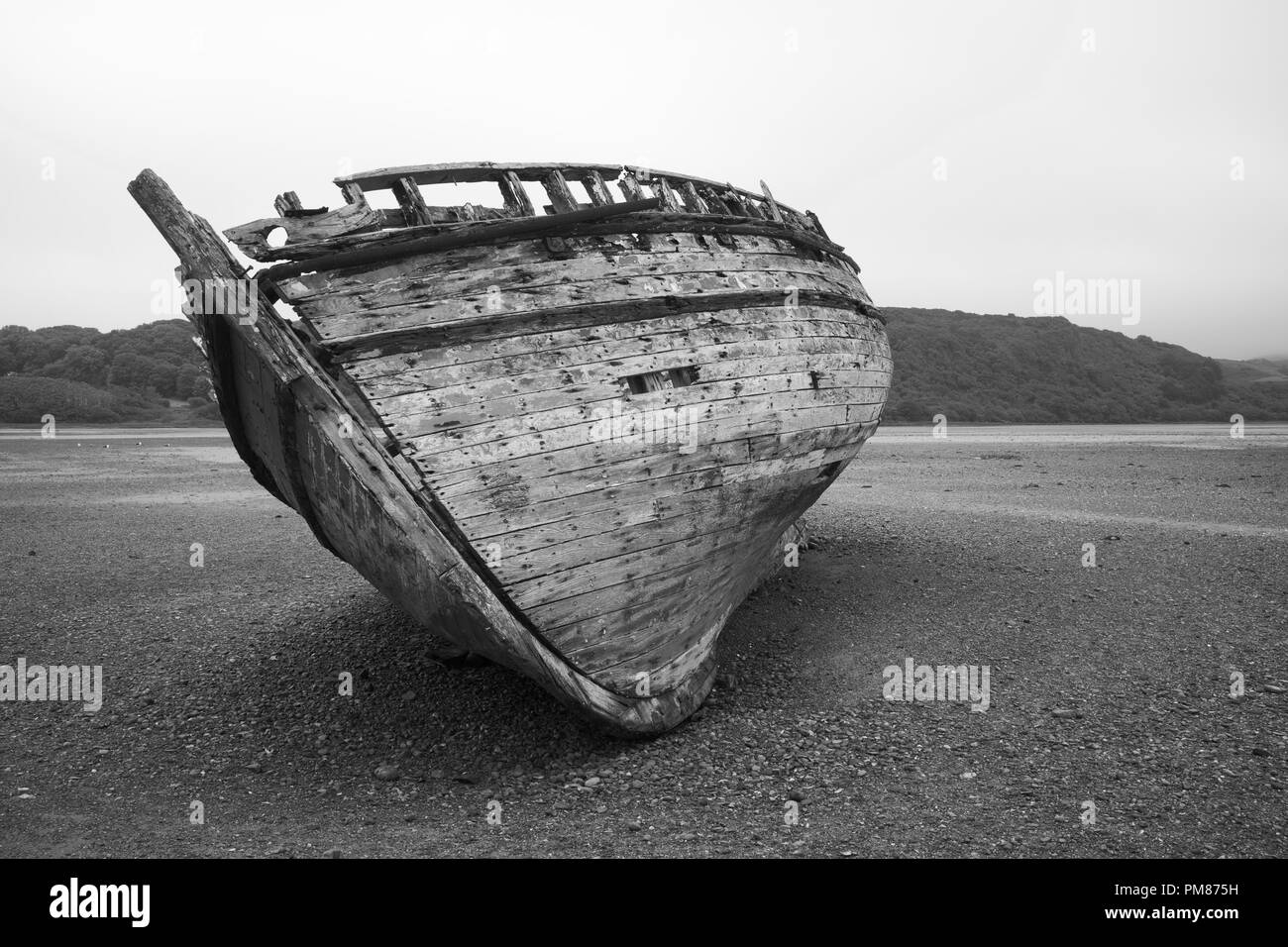 Abandonné le navire sur la plage Banque D'Images