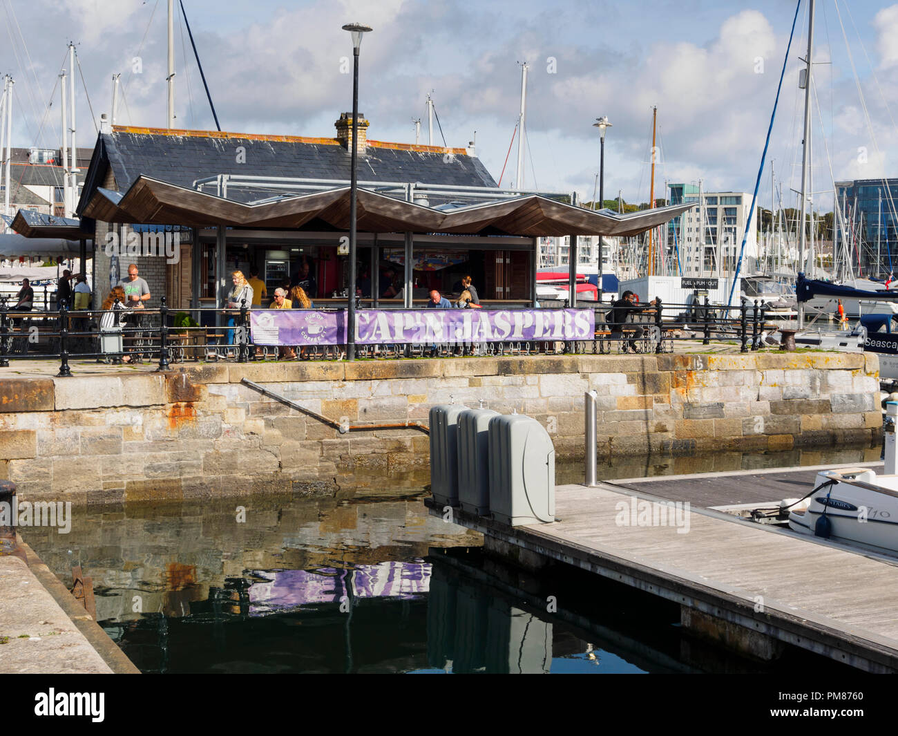 Cap'n Jaspers café et restauration rapide à emporter shack à Sutton Harbour sur la barbacane, Plymouth, Devon, UK Banque D'Images