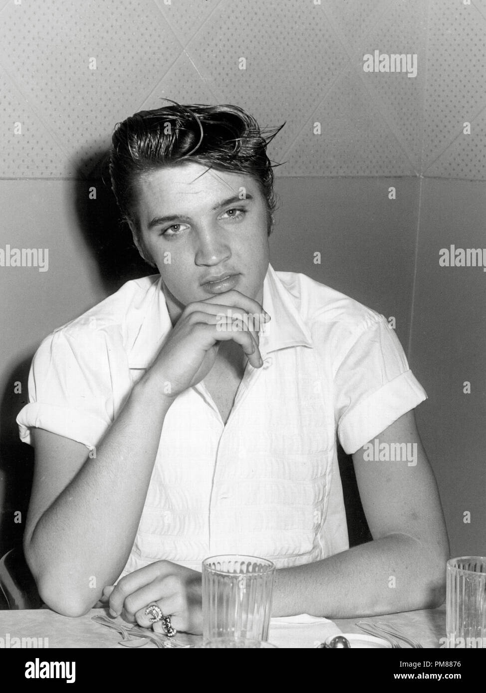 (Archivage classique du cinéma - Rétrospective) Elvis Presley Elvis Presley, vers 1956. Référence #  31616 Fichier 039THA Banque D'Images